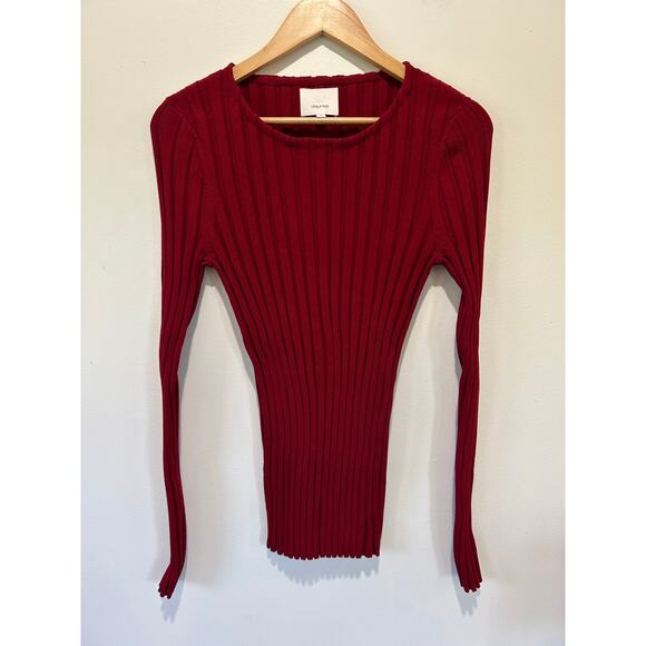Elegant Red Ribbed Sweater - Picture 1 of 8